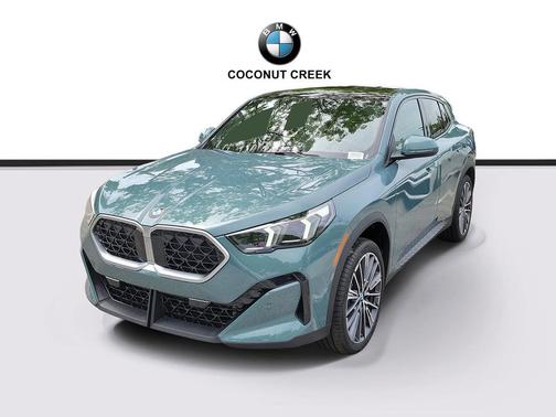 Cape York Green Metallic 2026 BMW X2 xDrive28i