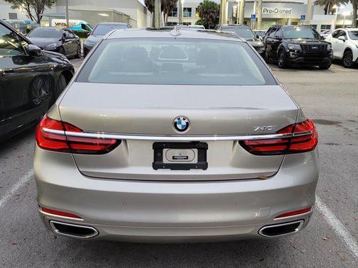 2018 BMW 740 740i