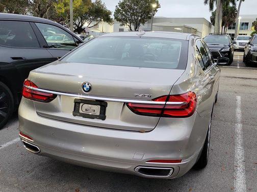2018 BMW 740 740i
