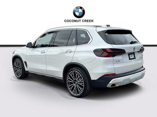 Mineral White Metallic 2026 BMW X5 xDrive40i