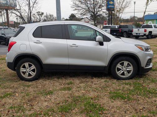 2022 Chevrolet Trax LS