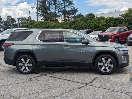 2023 Chevrolet Traverse LT Leather