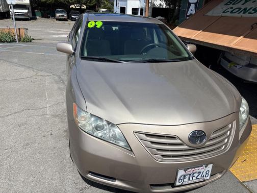 GOLD 2009 Toyota Camry LE