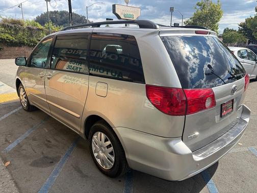SILVER 2006 Toyota Sienna LE
