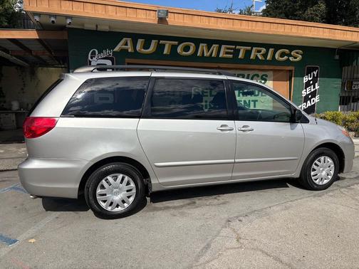SILVER 2006 Toyota Sienna LE