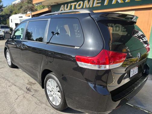 Black 2014 Toyota Sienna LE