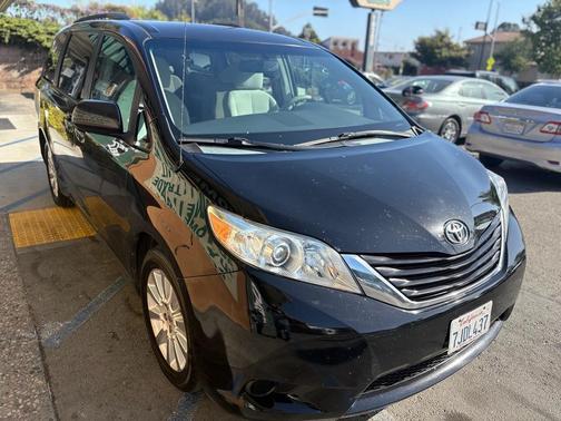 Black 2014 Toyota Sienna LE