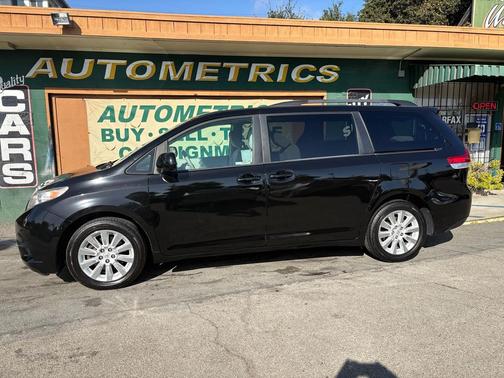 Black 2014 Toyota Sienna LE