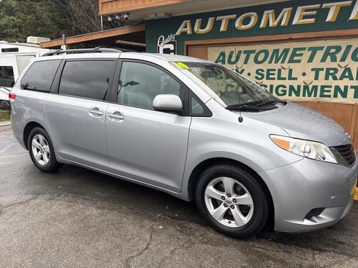 2014 Toyota Sienna LE