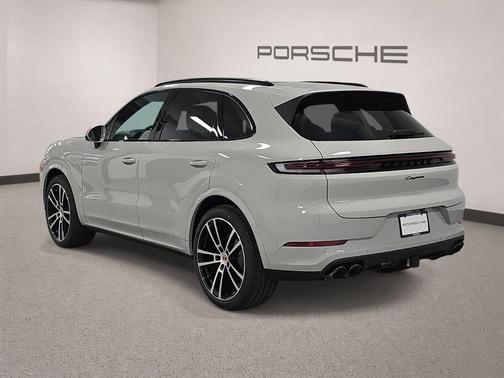 Chalk 2026 Porsche Cayenne Base