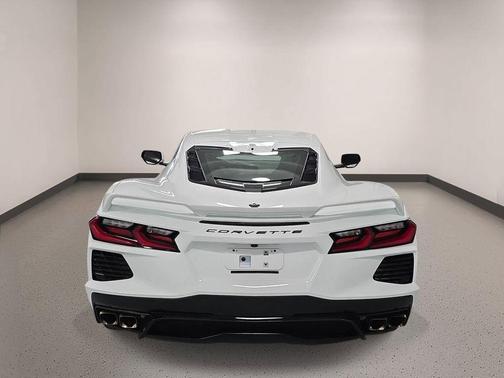 Arctic White 2022 Chevrolet Corvette Stingray w/2LT