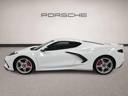 Arctic White 2022 Chevrolet Corvette Stingray w/2LT