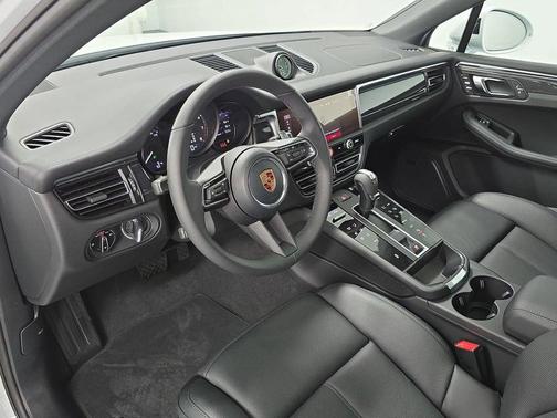 Carrara White Metallic 2026 Porsche Macan Base