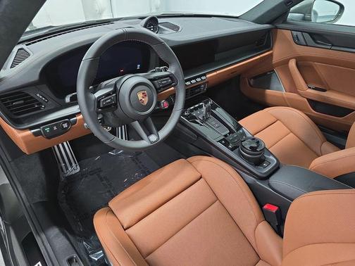 Aventurine Green Metallic 2026 Porsche 911 Carrera 4 GTS