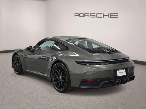 Aventurine Green Metallic 2026 Porsche 911 Carrera 4 GTS