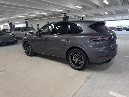 Quartzite Metallic 2019 Porsche Cayenne Turbo