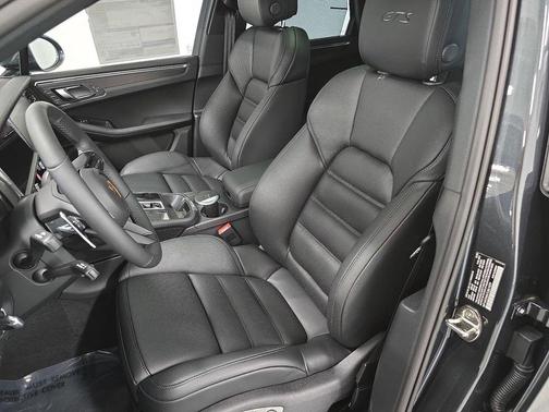 Volcano Grey Metallic 2026 Porsche Macan GTS