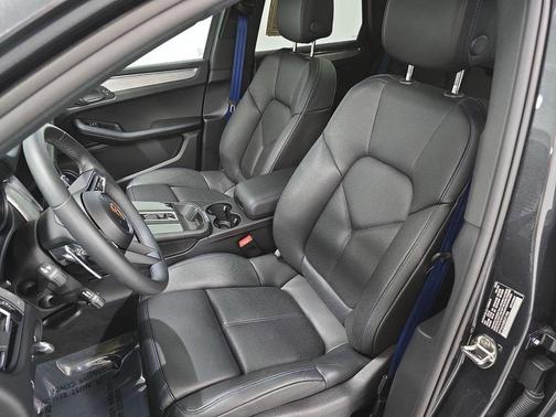 Volcano Grey Metallic 2025 Porsche Macan Base