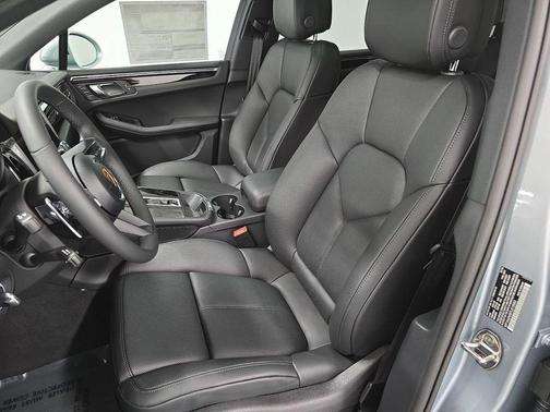 Dolomite Silver Metallic 2026 Porsche Macan Base