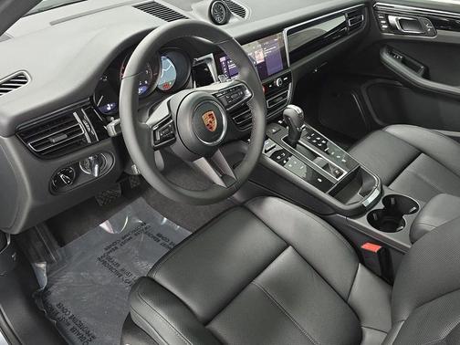 Dolomite Silver Metallic 2026 Porsche Macan Base