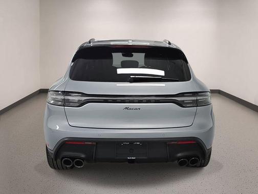 Dolomite Silver Metallic 2026 Porsche Macan Base