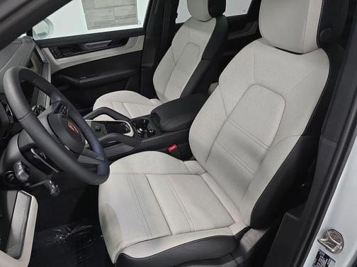 Carrara White Metallic 2026 Porsche Cayenne S
