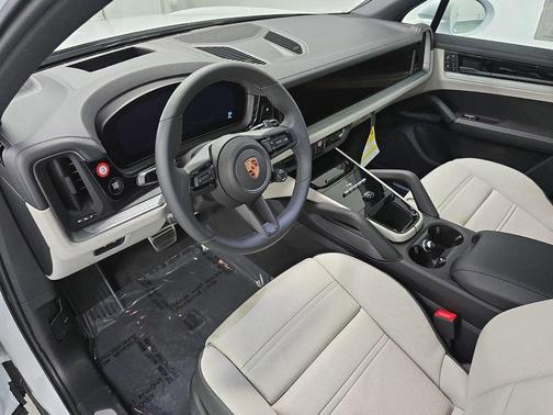 Carrara White Metallic 2026 Porsche Cayenne S