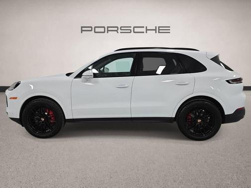 Carrara White Metallic 2026 Porsche Cayenne S