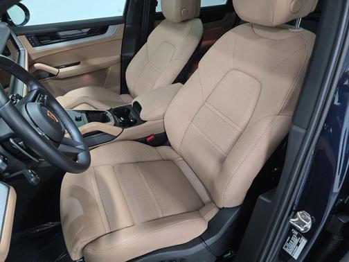 Blue Metallic 2024 Porsche Cayenne Base