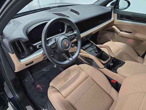 Blue Metallic 2024 Porsche Cayenne Base