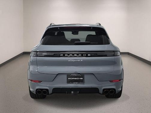 Arctic Grey 2026 Porsche Cayenne S