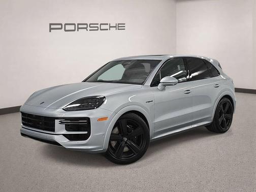 Dolomite Silver Metallic 2026 Porsche Cayenne Turbo