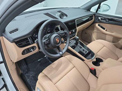 Carrara White Metallic 2026 Porsche Macan Base