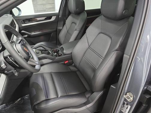 Platinum Silver Metallic 2026 Porsche Cayenne AWD