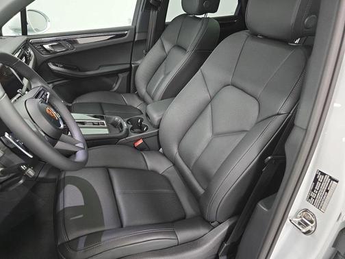 Carrara White Metallic 2026 Porsche Macan S