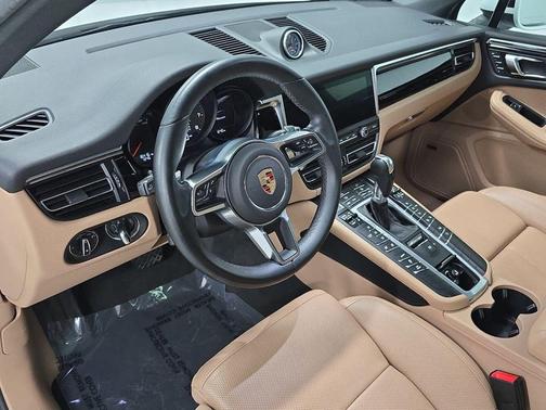 White 2021 Porsche Macan Base