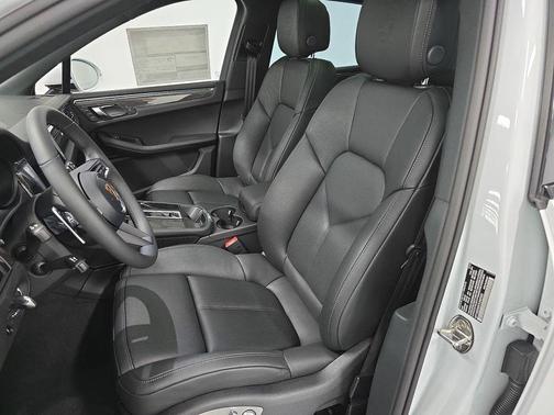 Carrara White Metallic 2026 Porsche Macan S