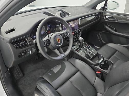 Carrara White Metallic 2026 Porsche Macan S