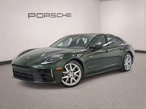 Oak Green Metallic 2026 Porsche Panamera 4