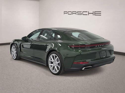 Oak Green Metallic 2026 Porsche Panamera 4