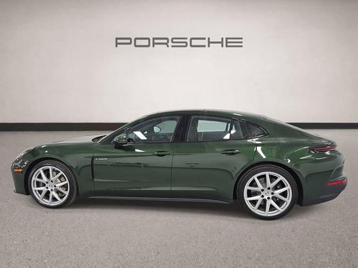 Oak Green Metallic 2026 Porsche Panamera 4