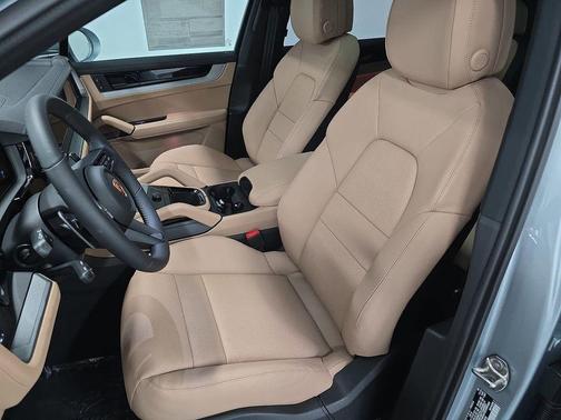 Dolomite Silver Metallic 2026 Porsche Cayenne Base