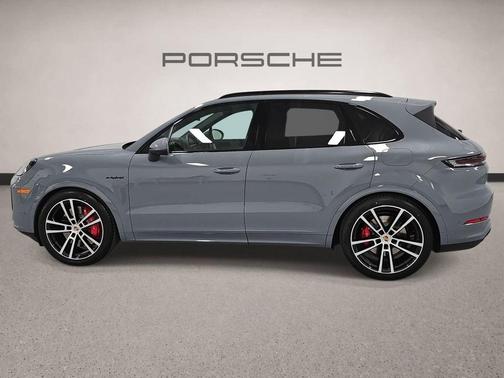 Arctic Grey 2026 Porsche Cayenne S