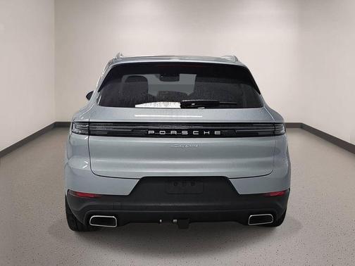 Dolomite Silver Metallic 2026 Porsche Cayenne AWD