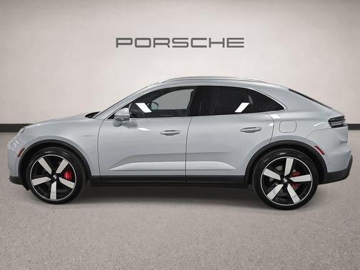 Dolomite Silver Metallic 2026 Porsche Macan 4S