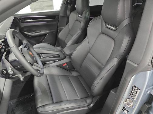 Dolomite Silver Metallic 2026 Porsche Macan 4S