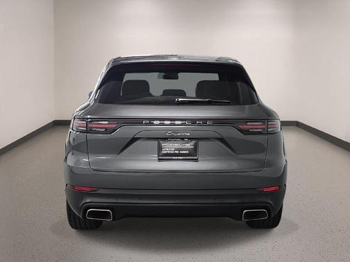 Quartzite Grey Metallic 2020 Porsche Cayenne Base