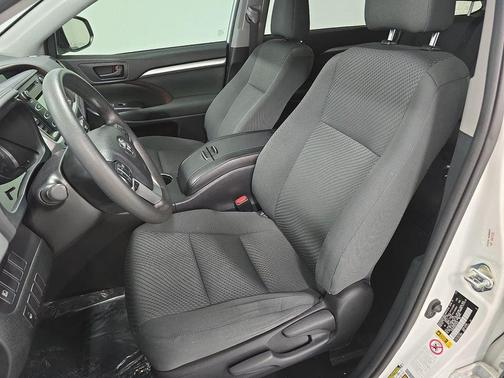 Blizzard Pearl 2019 Toyota Highlander LE