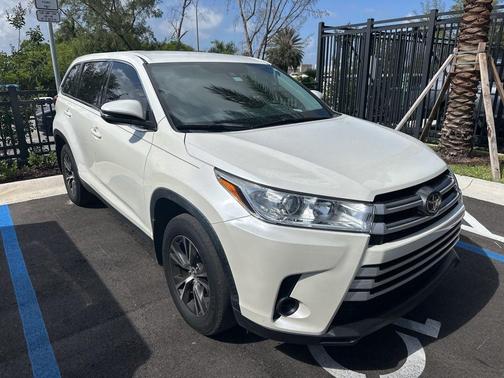 Blizzard Pearl 2019 Toyota Highlander LE