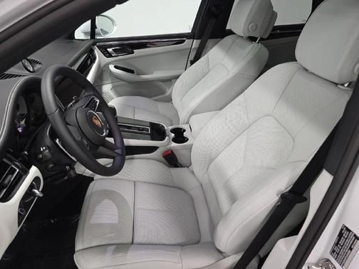 Carrara White Metallic 2026 Porsche Macan S